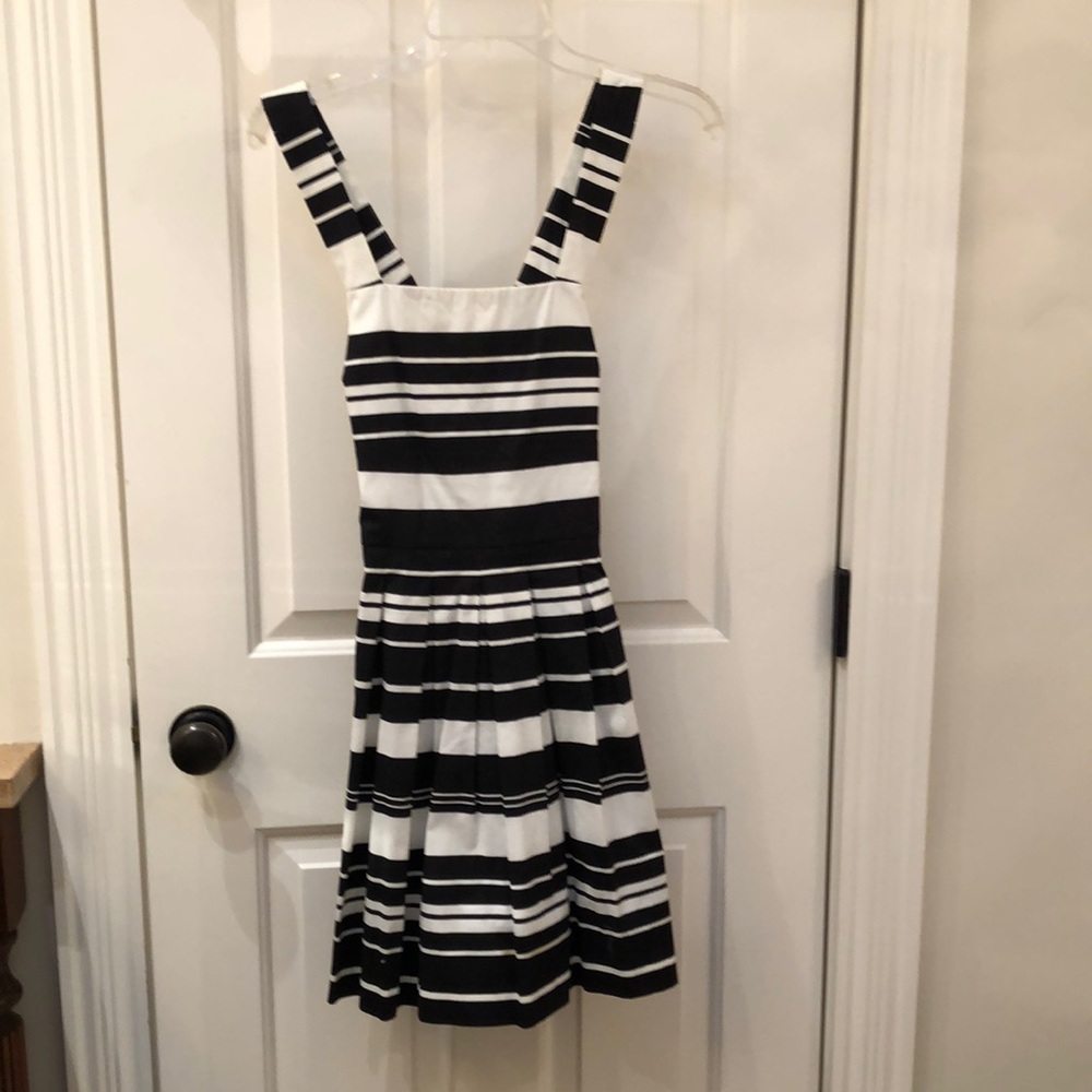 Banana Republic black and white cross back sun dress